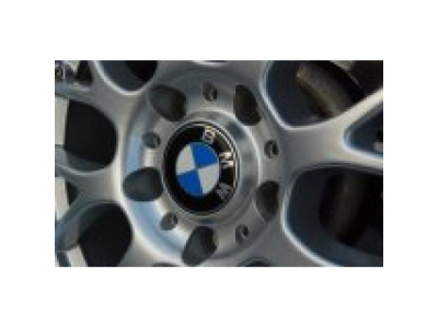 Центральная крышка ступицы литого диска BMW, артикул 36136783536